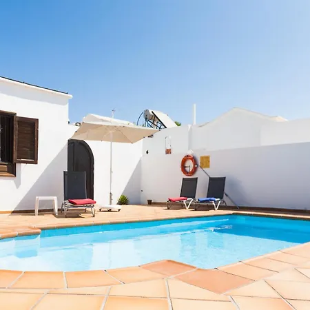 2 Bedroom 'the Bungalow' With Private Heated Pool. * Puerto del Carmen (Lanzarote)