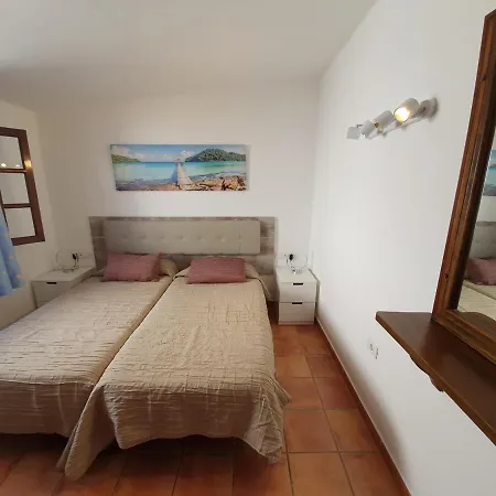 2 Bedroom 'the Bungalow' With Private Heated Pool.