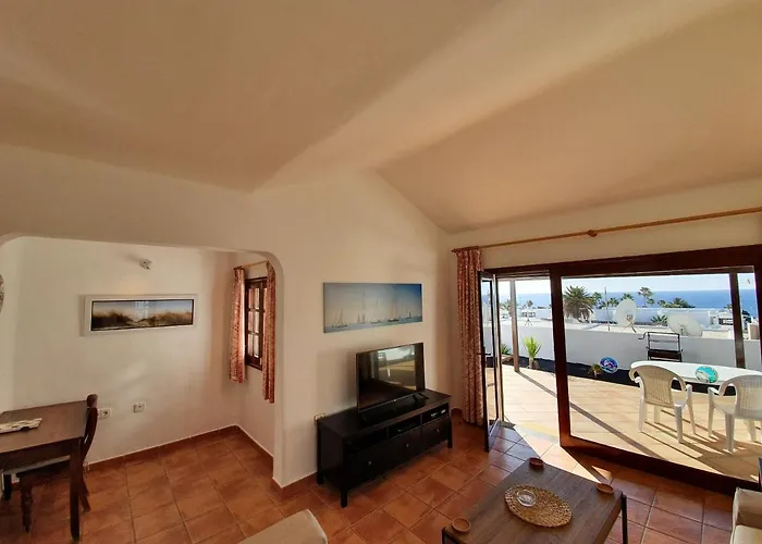 2 Bedroom 'the Bungalow' With Private Heated Pool.