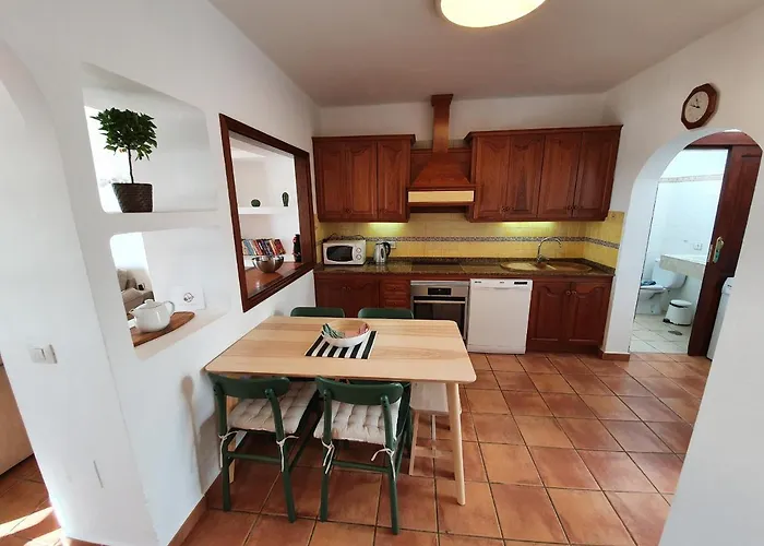 2 Bedroom 'the Bungalow' With Private Heated Pool. *