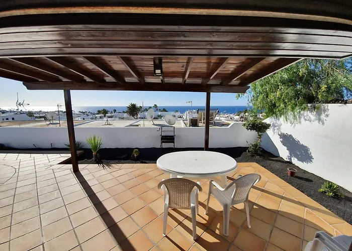 2 Bedroom 'the Bungalow' With Private Heated Pool. *