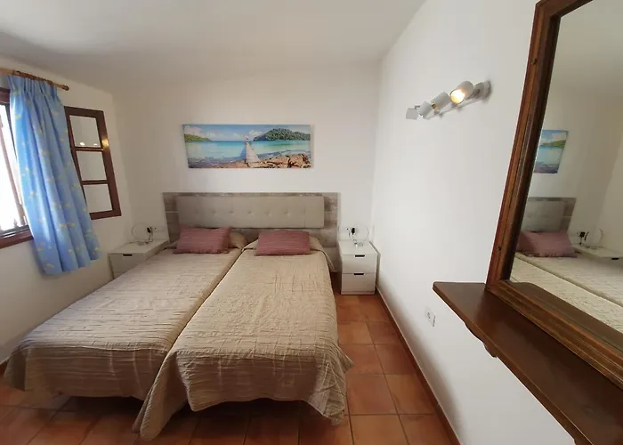 2 Bedroom 'the Bungalow' With Private Heated Pool.