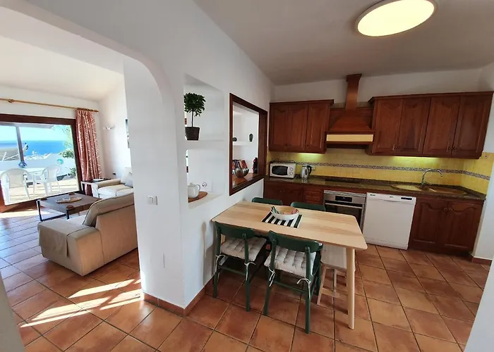 2 Bedroom 'the Bungalow' With Private Heated Pool. * Puerto del Carmen (Lanzarote)